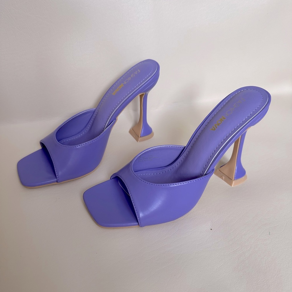 Fashion nova heel sandal size 8